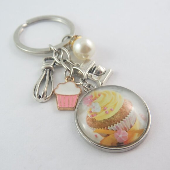 Cupcake Baking Keychain – Sweet Dessert Key Ring with Mixer, Whisk, and Pearl - Picture 2 of 4